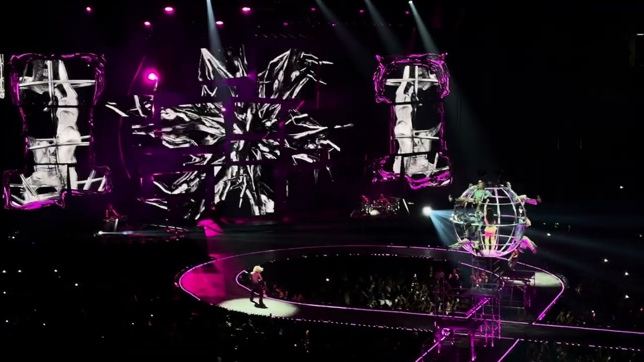 Katy Perry - I Kissed a Girl (Live at Arena CDMX) | The Lifetimes Tour