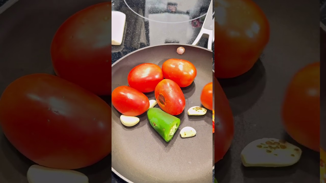 Roasted Mexican Salsa, full of flavor, this roasted Mexican tomato salsa is the perfect topping 🇲🇽