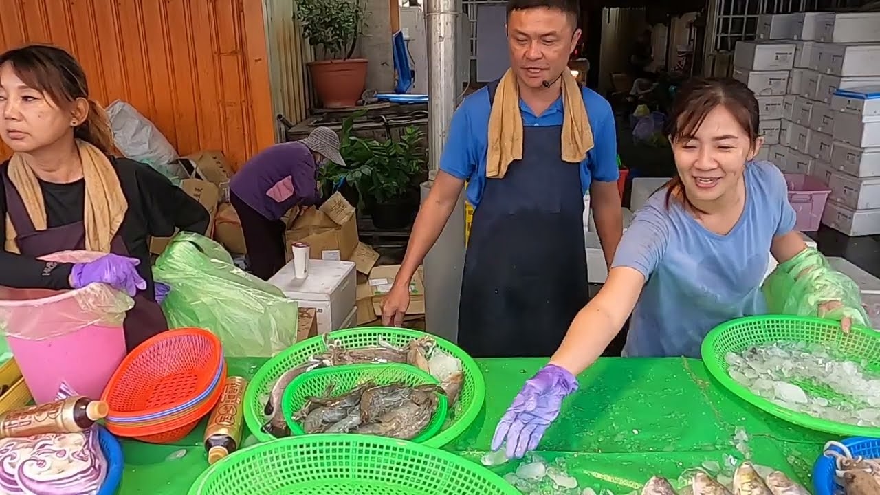 高雄興達港觀光漁港海鮮拍賣興達港王中皇海鮮叫賣