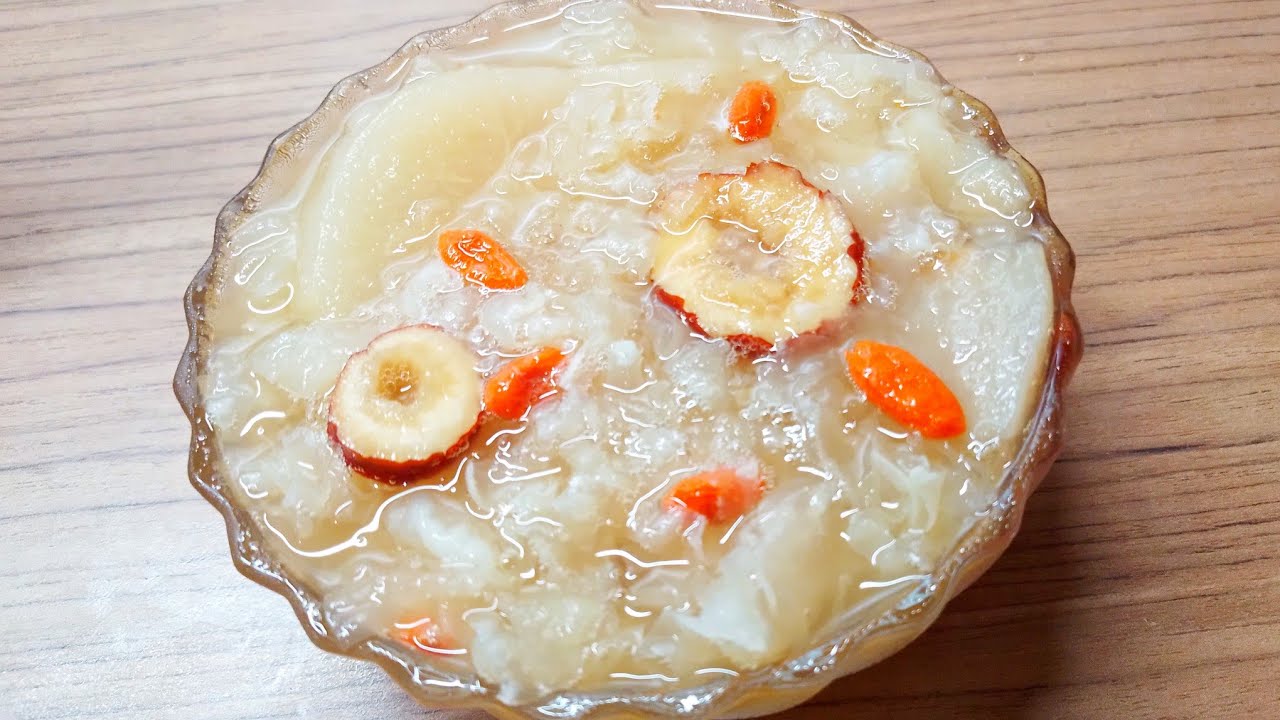 วิธีทำสาลี่ตุ๋นเห็ดหูหนูขาว: ของหวานมงคลสูตรฮ่องเต้ บำรุงปอดและผิวพรรณ วิธีทำให้เห็ดหูหนูขาวมีเจลลี่