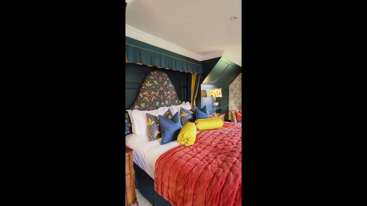 Hever Castle B&B Willow Suite Tour #anneboleyn #UK #englishhistory #hevercastle #kent #tudorhistory