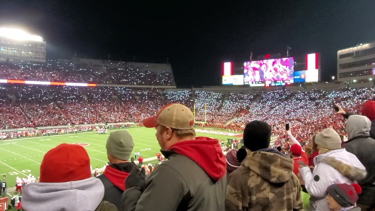 Crowd Singing 