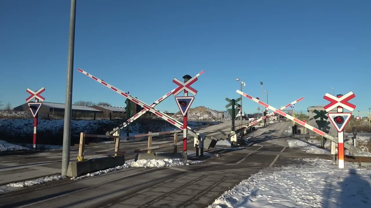 Jernbaneoverskæring i Kalundborg (ft. Emils Nordisk transport film)