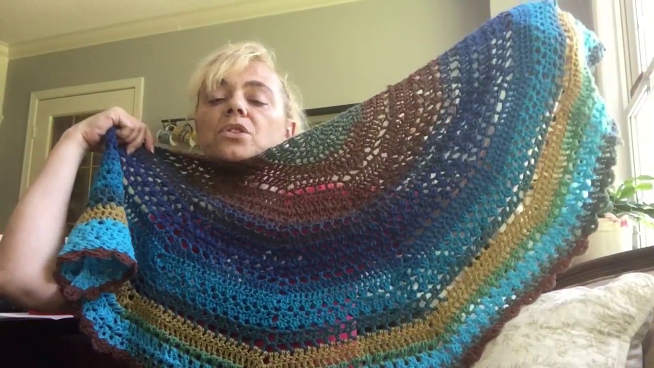 Crochet chat and cottage