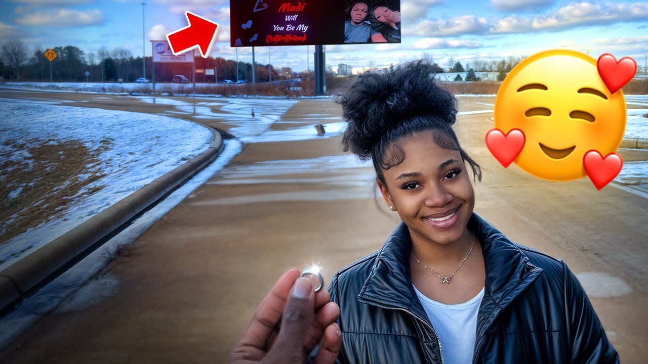 I ASKED MY CRUSH TO BE MY GIRLFRIEND ON A BILLBOARD😍💍