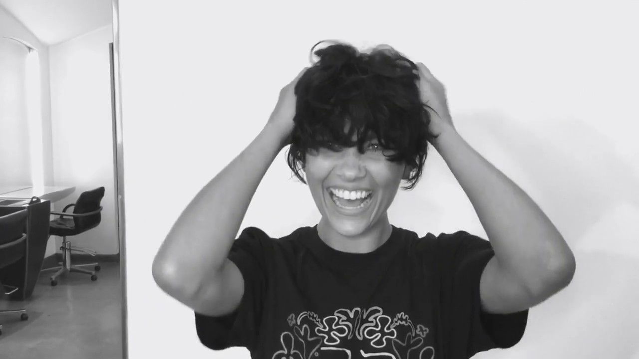 Mahogany Hairdressing Demonstrates a Salon Creative Shape