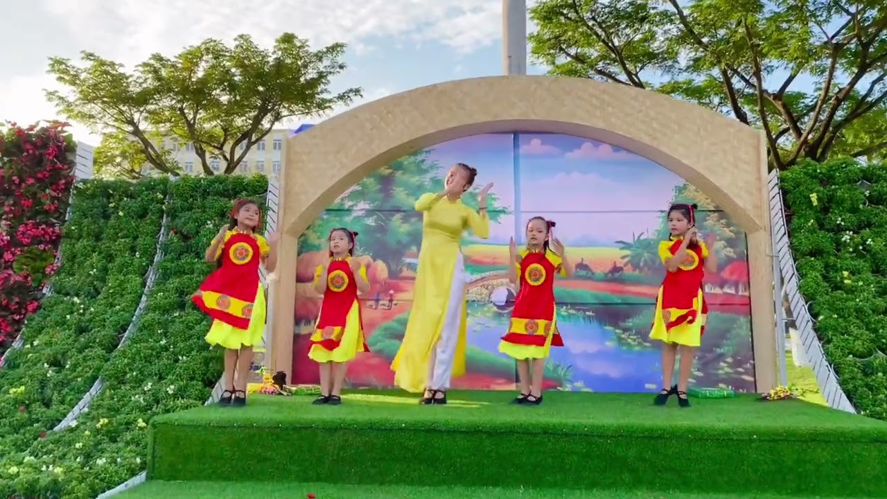 Múa Bé Đón Tết Sang ( CLB The Kid Tam Kỳ)