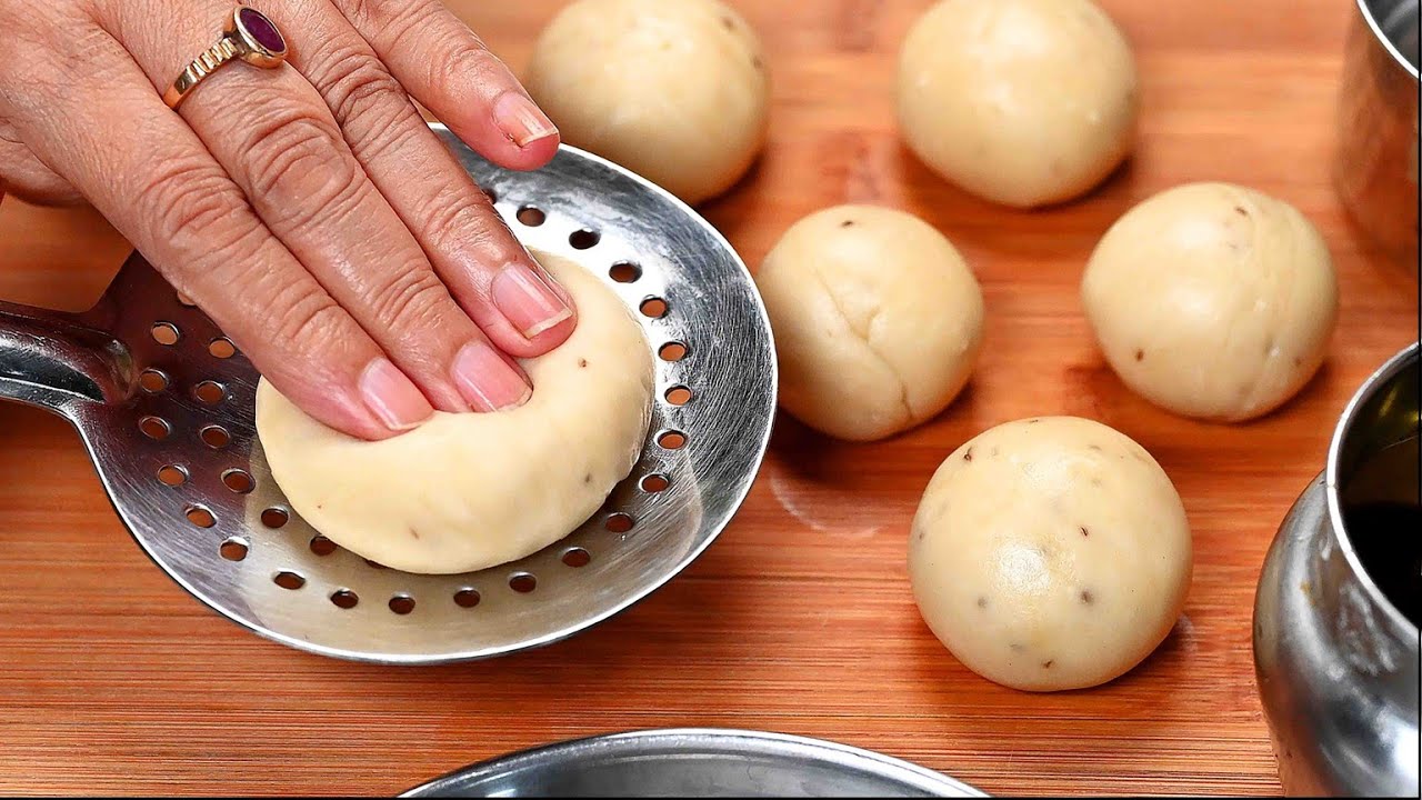 १ कप आटा या मैदा से बनाएं यह खस्ता नया नाश्ता जिसे देखते ही सभी पूछेंगे कैसे बनाया #newsnackrecipe