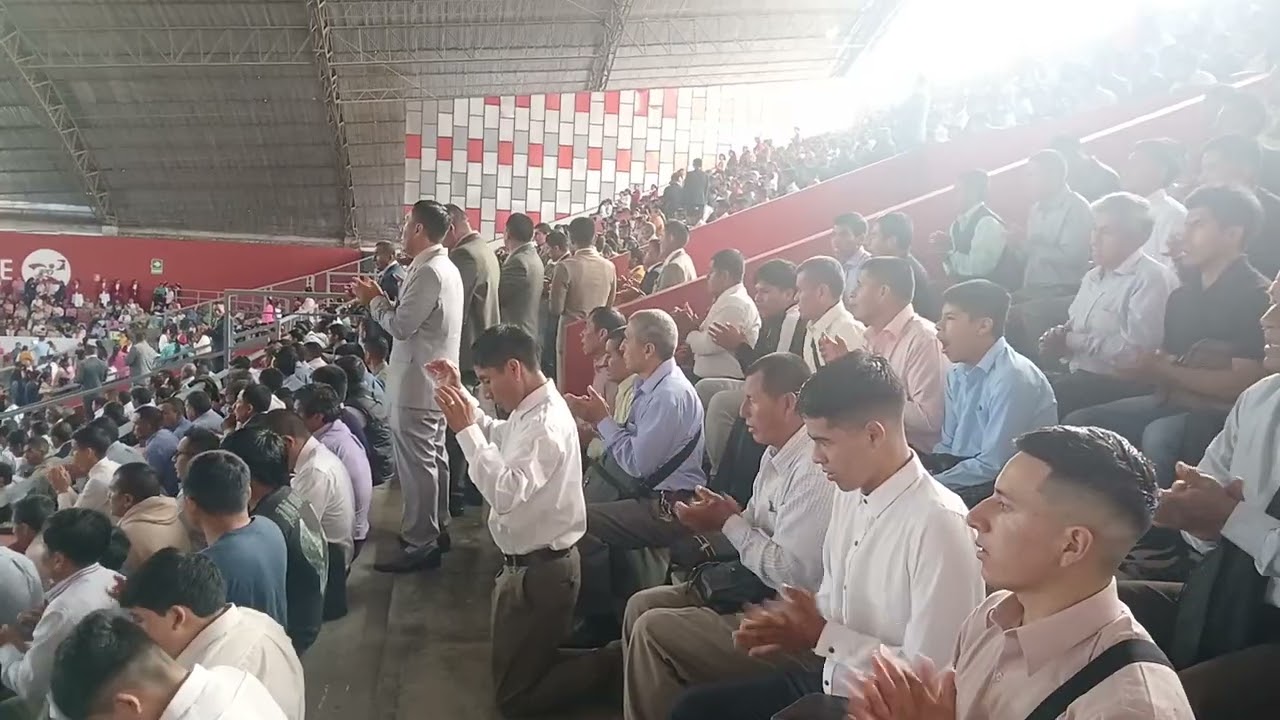 ALABANZAS PARA DIOS POR EL 33 ANIVERSARIO DE LA SEDE NACIONAL IGLESIA PENTECOSTAL LA COSECHA.