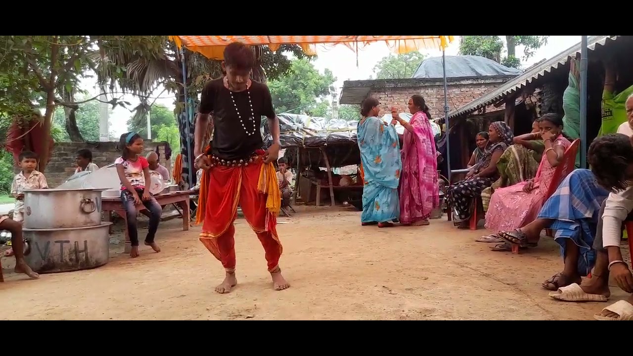 🕺🕺गुरही जलेबिया बिकाय पिया मेलवा मे #Trending video/Viral video/Trending video/video/Public dance...
