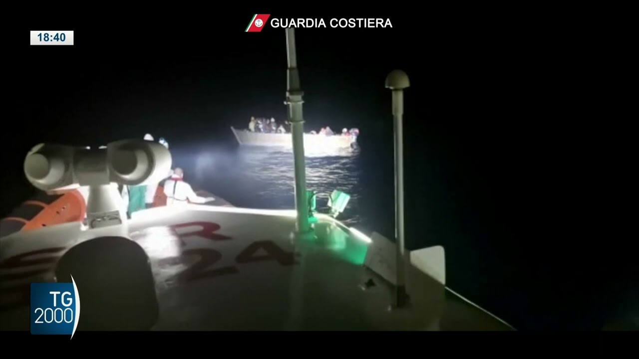 Migranti, tragedia su un barcone. Neonato morto gettato in mare