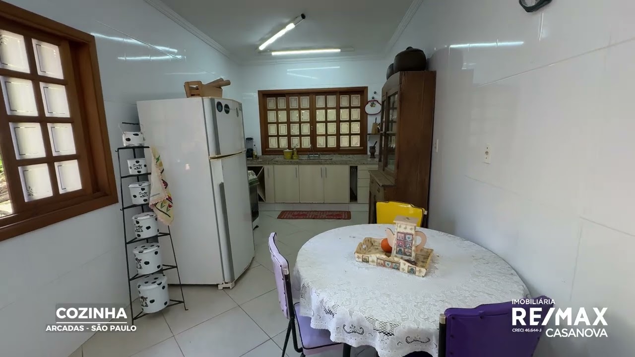 RE/MAX VENDE CHÁCARA - AMPARO - 12.000 M ² - 3 QUARTOS - PISCINA - CHURRASQUEIRA - POMAR