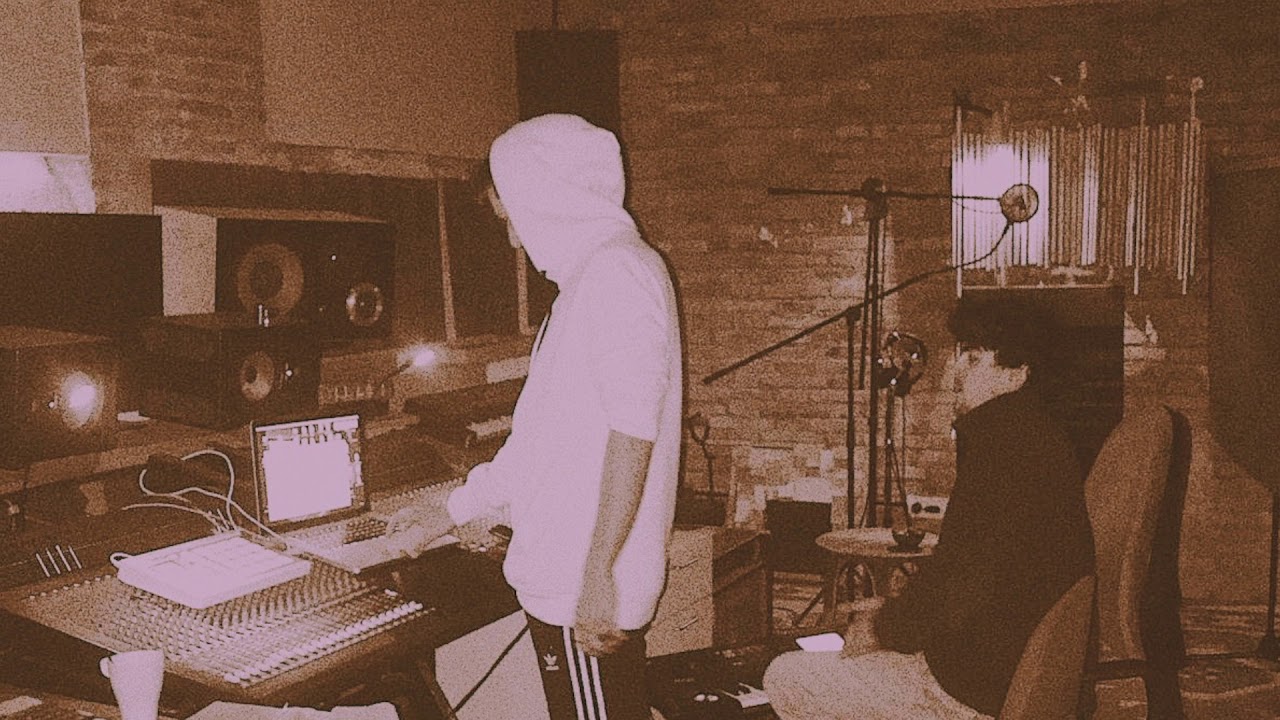 Doble - Chill'o'Phone / 98 | Prod. Hug Sound (Videoclip Oficial) [ Livin' the Hug Life ]