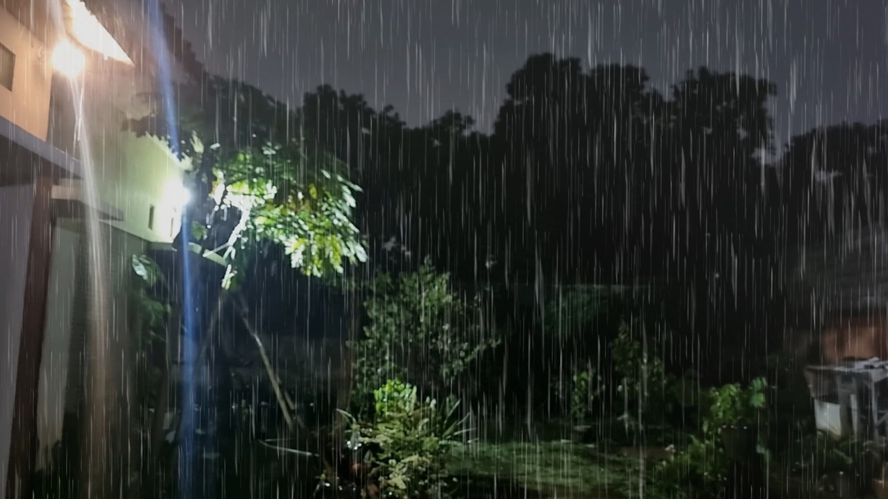 ASMR RAIN ⛈️ AND THUNDER ⚡ IN FRONT YARD AMBIENCE FOR DEEP SLEEP 😴 STUDY 🎓 AND PEACEFUL NIGHTS