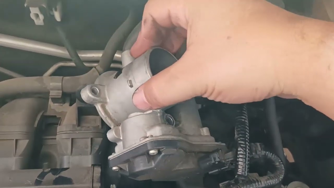 Limpieza cuerpo de aceleración del suzuki Ignis