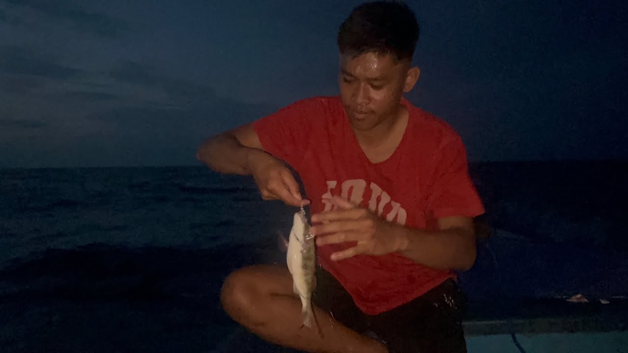 PANCING PINGGIRAN KARANG DIMALAM HARI...IKAN DILUAR NALAR😬😱