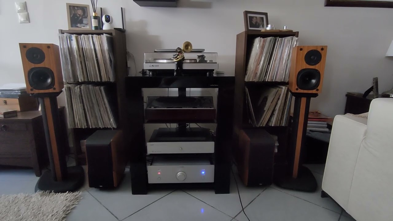 Proac tablette + 50 xinkad 6200 playing Honey Bee from Savoy Brown