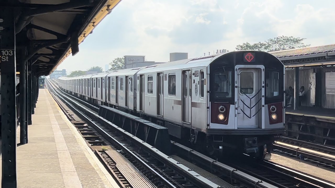 IRT Flushing: R188 (7) and (7X) trains @ 103rd Street - Corona Plaza
