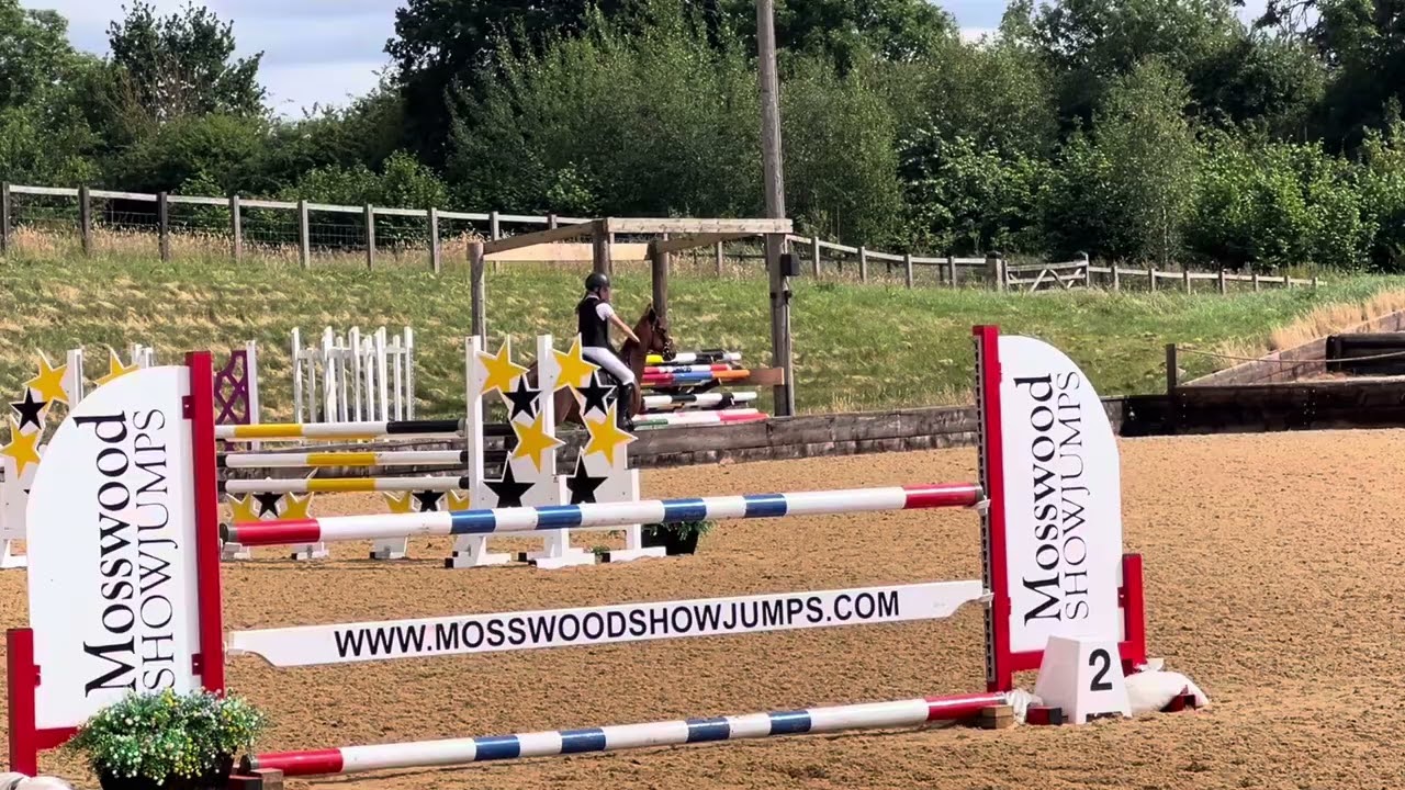 Ridge Cross Lad double clear in the STX pony foxhunter first round 