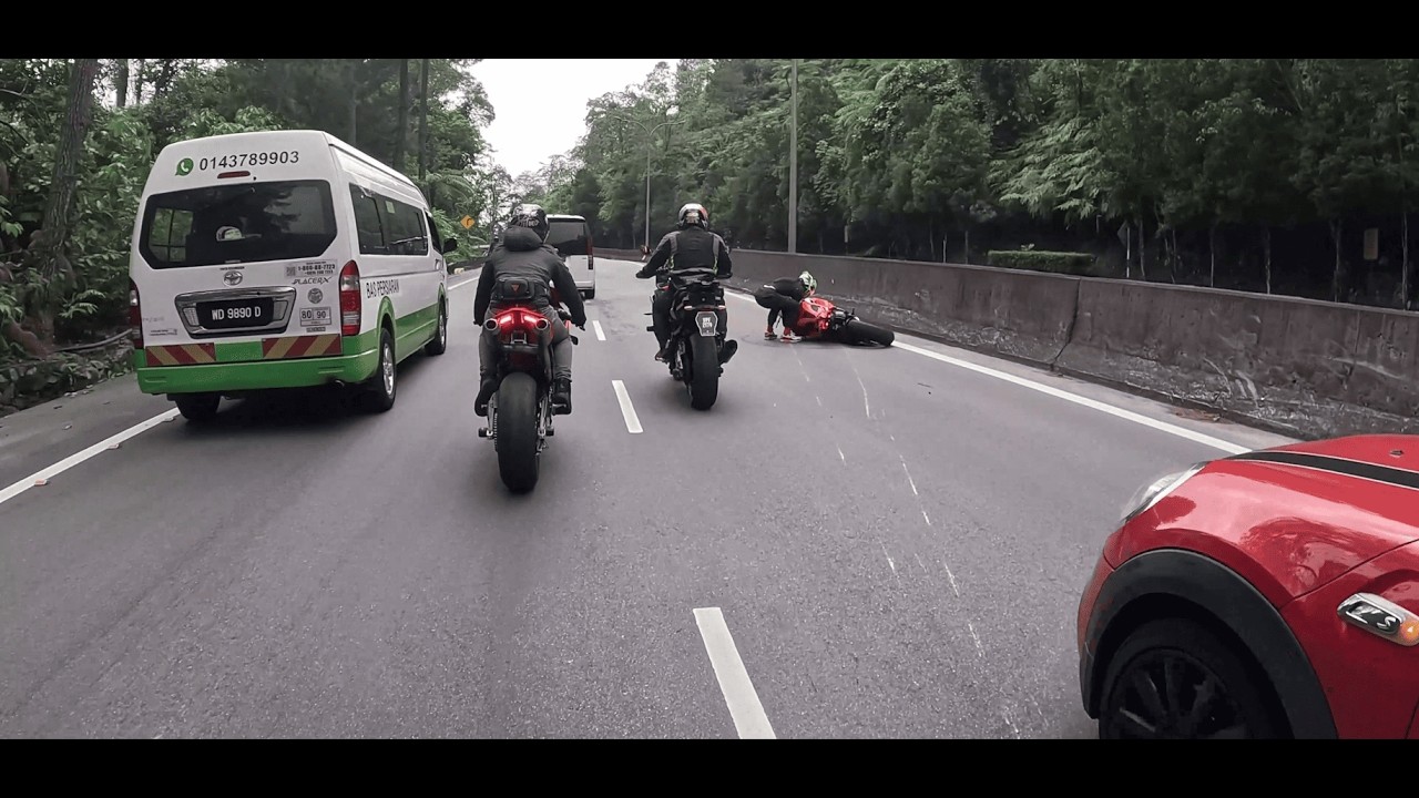 Ducati V4 Crash | Genting Downhill | M1000XR | S1000RR