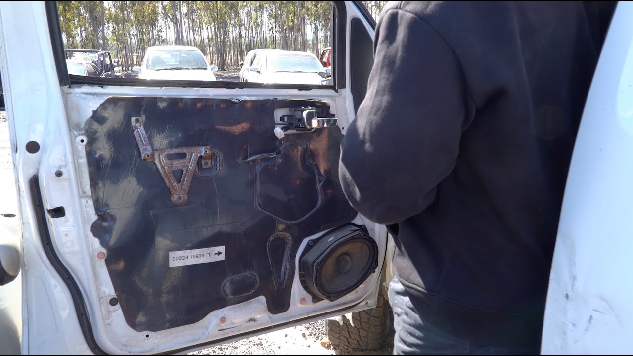 Как снять и заменить внутреннюю ручку двери Nissan Navara D40 и R51 Pathfinder 2005-2015