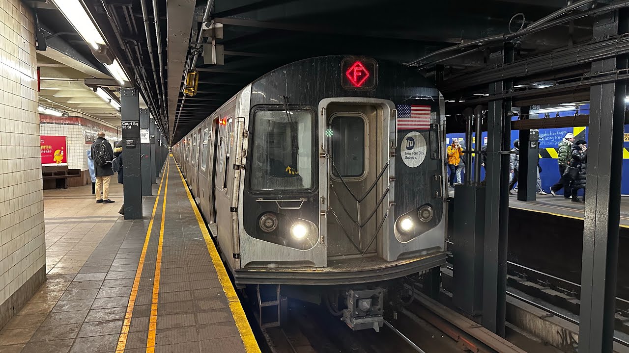 (Fx) At Court Sq-23rd St (Rush Hour)