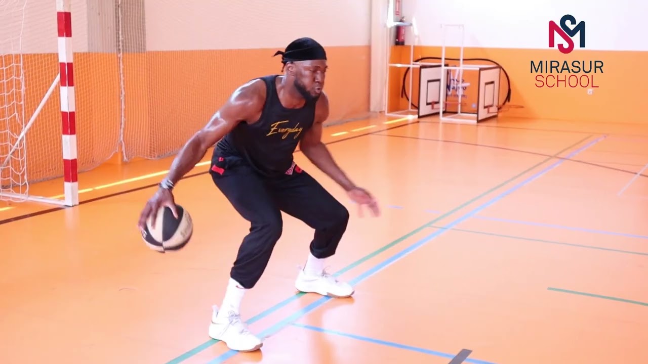 Bruno Fernando, jugador de la NBA en los Houston Rockets, entrena en Mirasur School