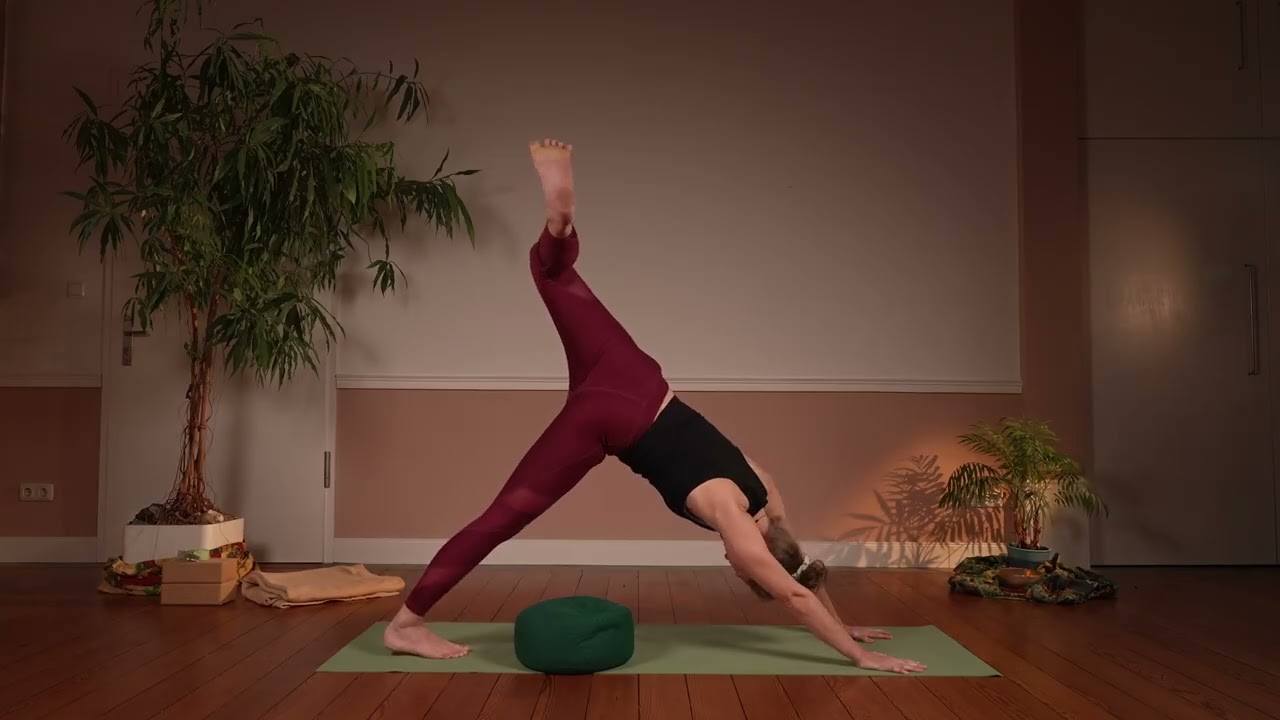 Lucia-Yoga Grounding-Flow