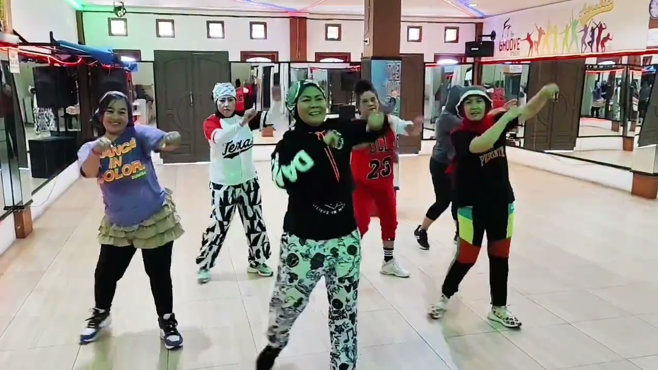 Ignite the night / Zumba Dance Latin Koreo:- Z_YENTI/ FIT & GROOVE STUDIO BANGKA