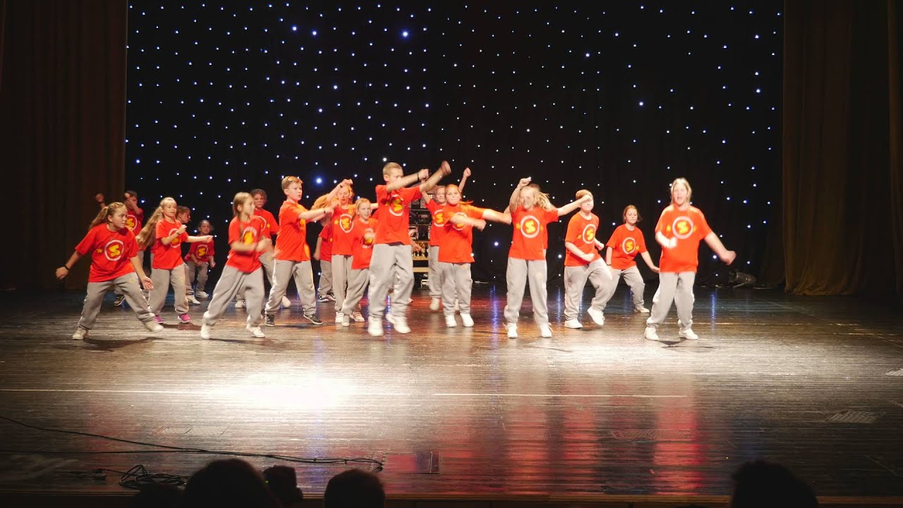 SKILLZ X-MAS JAM 2015 HipHop pradedantieji 8 11m  „Boom boom box”