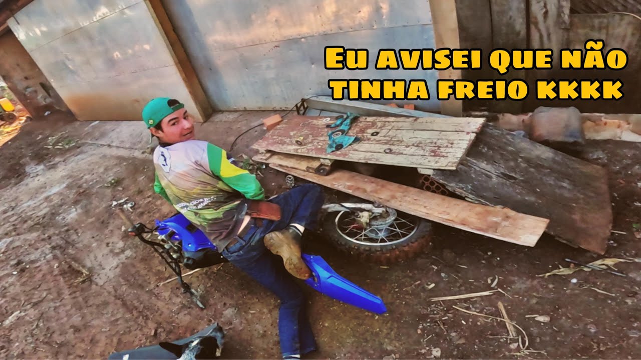 Primeira volta na nossa DT 180 e meu irmão já caiu com ela