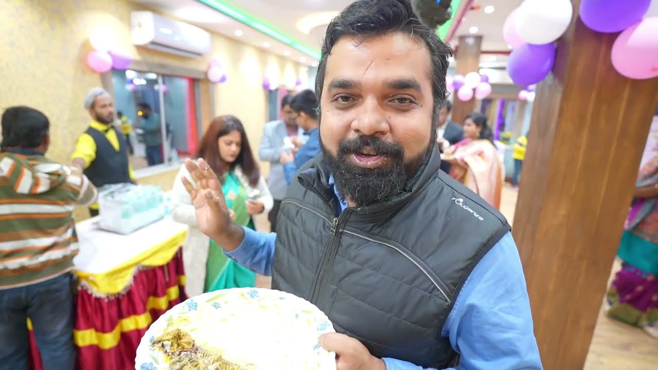 নেদারল্যান্ড থেকে ভিডিও দেখে ছেলের অন্নপ্রাশনের ক্যাটারিংয়ের দায়িত্ব দিল মা তারা ক্যাটেরারকে