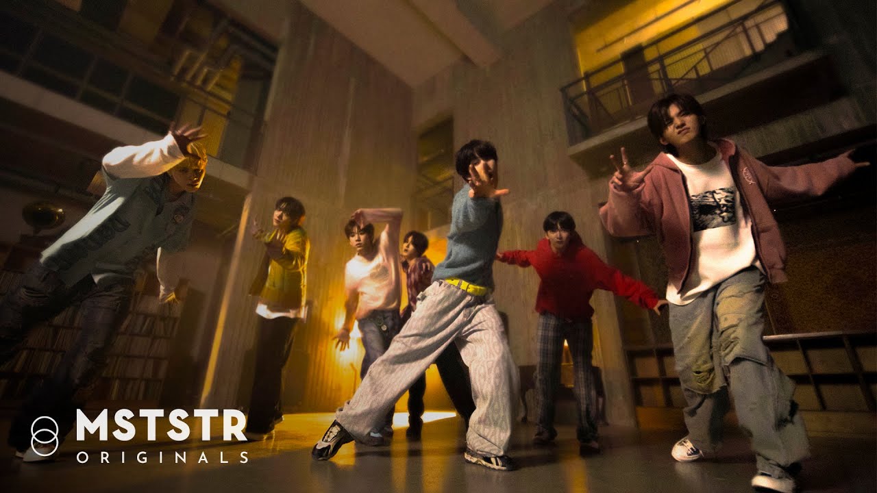 ARrC (아크) 'loop.dll' Performance Video