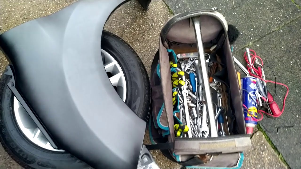 Replacing front wing on a Ford Fiesta 1.2 Zetec.