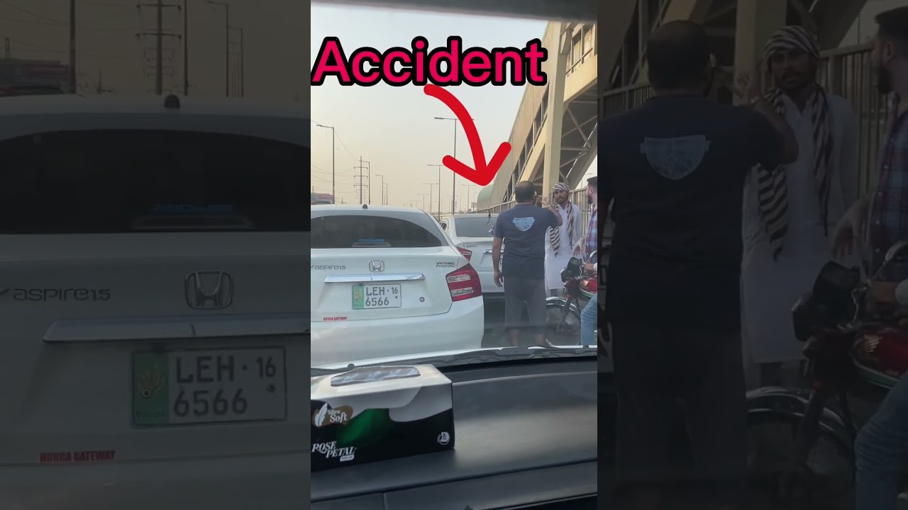 Traffic jam accident in Lahore #ytshorts #youtubeshorts #pakistan #accident #likesubscribe