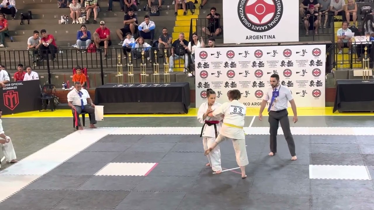 Marina Issa luta 01 - Categoria Absoluto - Campeonato Sulamericano de Kyokushin 2022