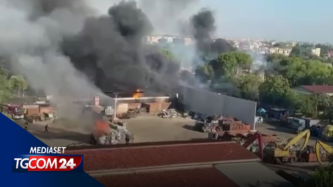 Roma, esplode un deposito di gas: il film dell'esplosione, l'incendio, il boato, le sirene