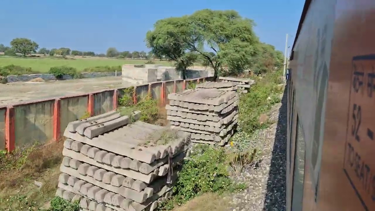 20845 Bilaspur- Bikaner SF Express ANJI/WAP-7 arrival in Bhawani Mandi Railway Station 