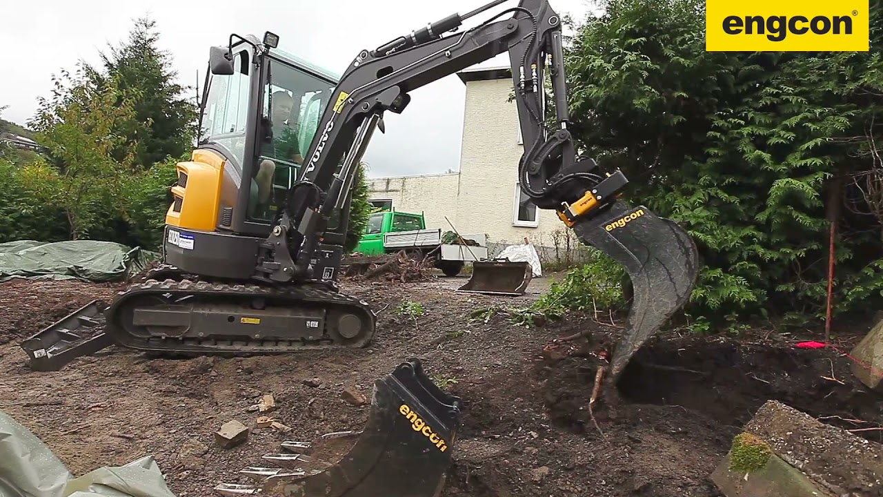 Volvo EC25D with engcon EC02 Tiltrotator