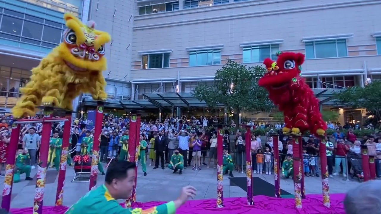 Acrobatic Lion Dance performance by Khuan Loke at KLCC