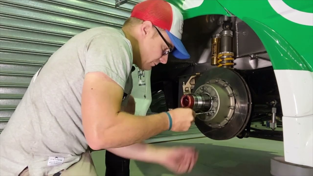 Episode 25: Changing the Diff Ratio in a Perkins V8Supercar
