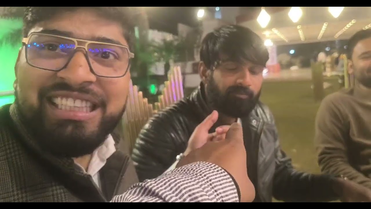 Sadi me khana kha ke kiye bahut sari masti 🤣#explorepage #funny #comedymove #minivlog #shortsvideo 