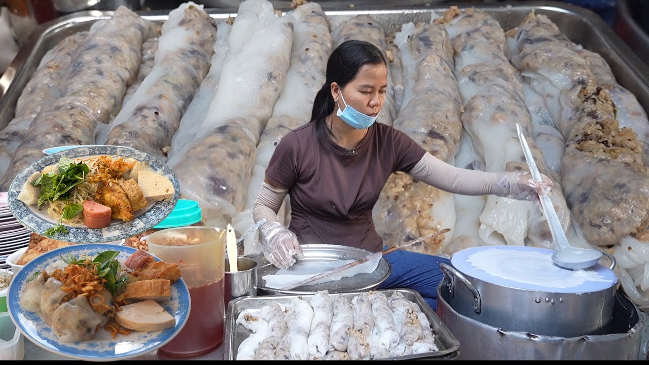 Xuất hiện chị gái đổ bánh cuốn nóng chuyên nghiệp khách xếp hàng dài chờ mua ở Sài Gòn