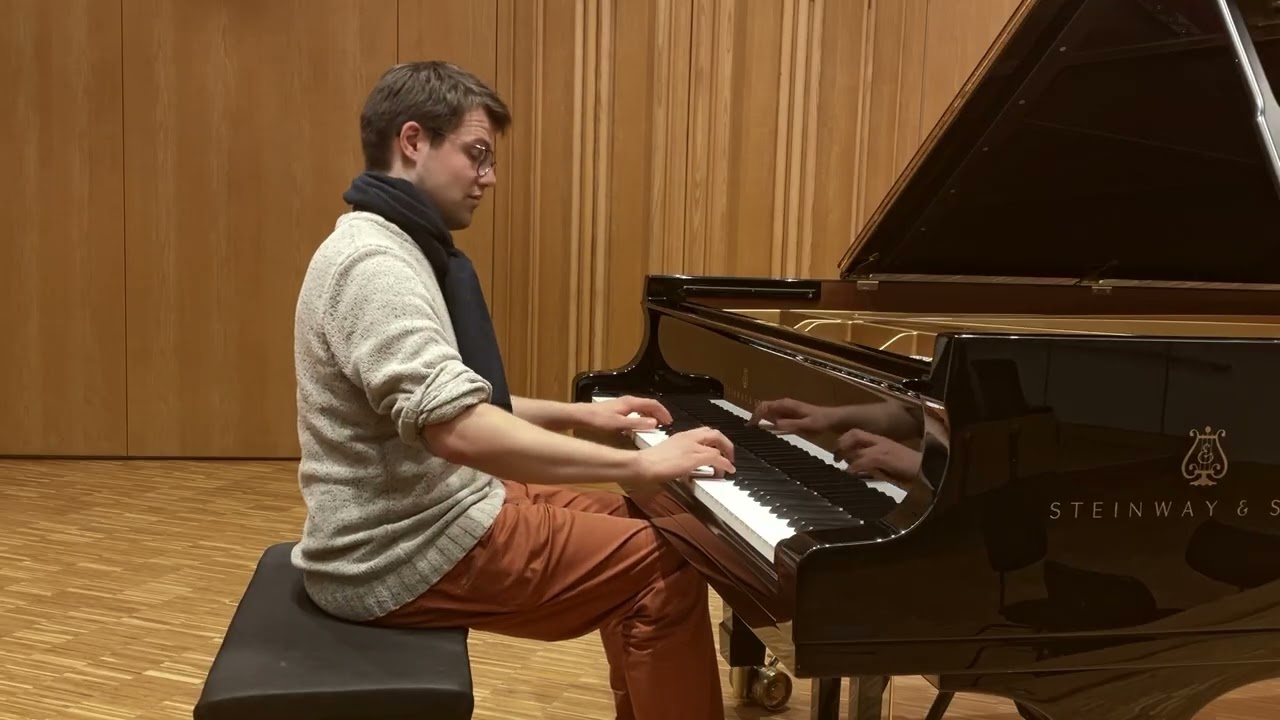 When you play a nice Bach fugue and suddenly... 😬 ... there is no next page! – Fabian Luchterhandt