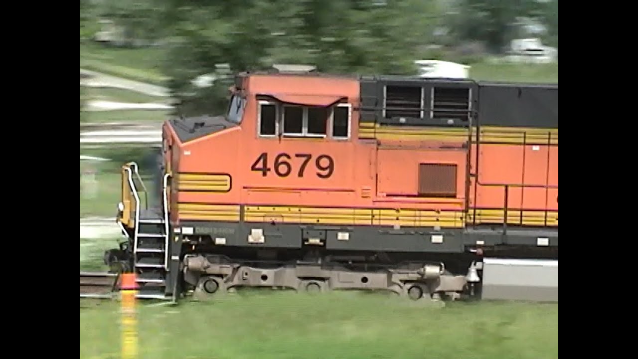 Fast BNSF intermodal train in Gorin, MO, June 2005