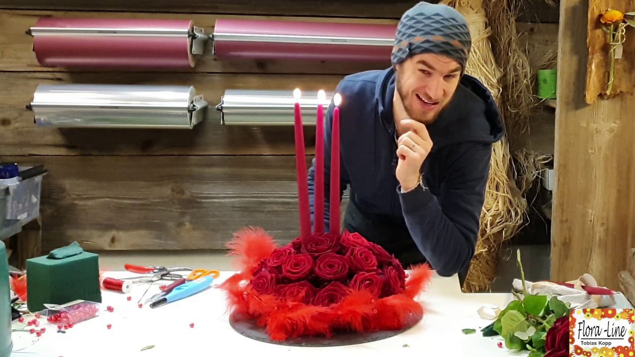 Tischdeko Idee Valentinstag -  DIY Anleitung - Rosenzauber rot Valentinstag mit Kerzen - Red Naomii