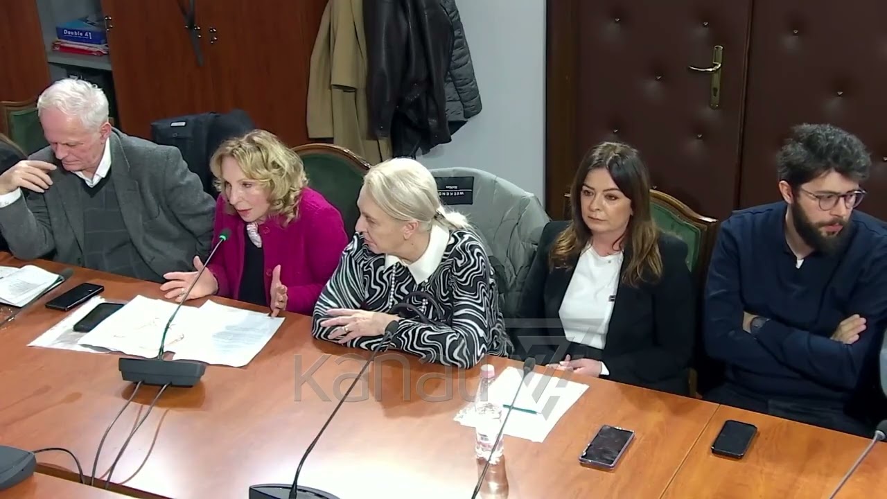 DEBATE PËR LIGJIN E RI TË LIBRIT, SHKRIMTARËT KËRKOJNË FORMALIZIMIN E TREGUT