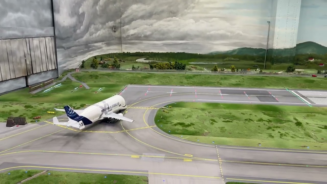 Miniatur Wunderland Hamburg | Realistic Airplane Runway Action