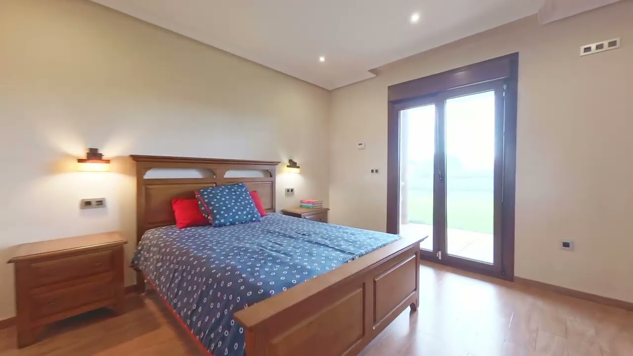 Chalet en Venta en La Granda, Castrillón