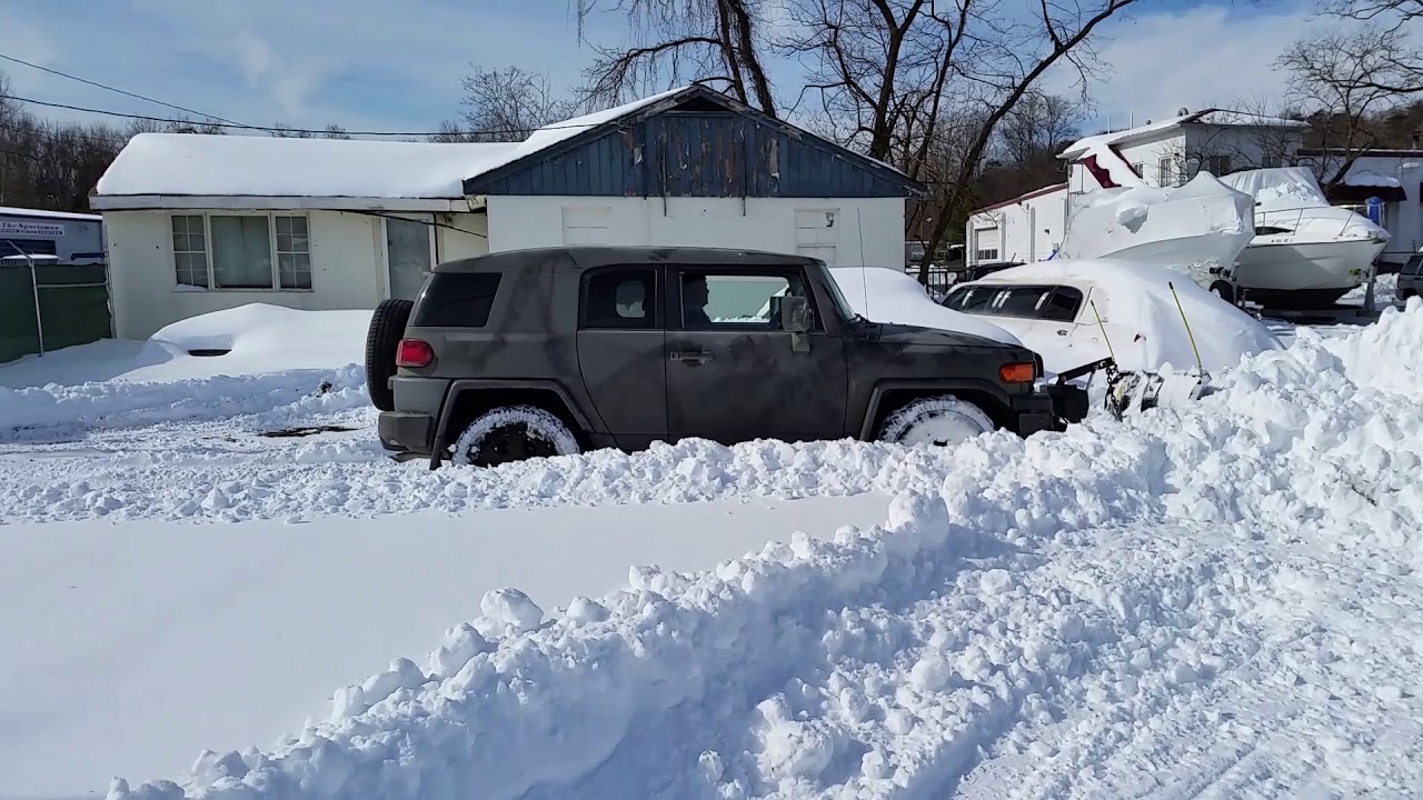 Meyer snow plow on FJ Cruiser